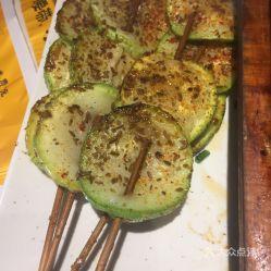 吃烧烤的小瓜,舌尖上的夏日狂欢