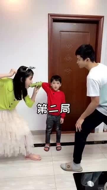 卖鞋主播吃瓜,卖鞋主播跨界吃瓜，趣味横生引热议